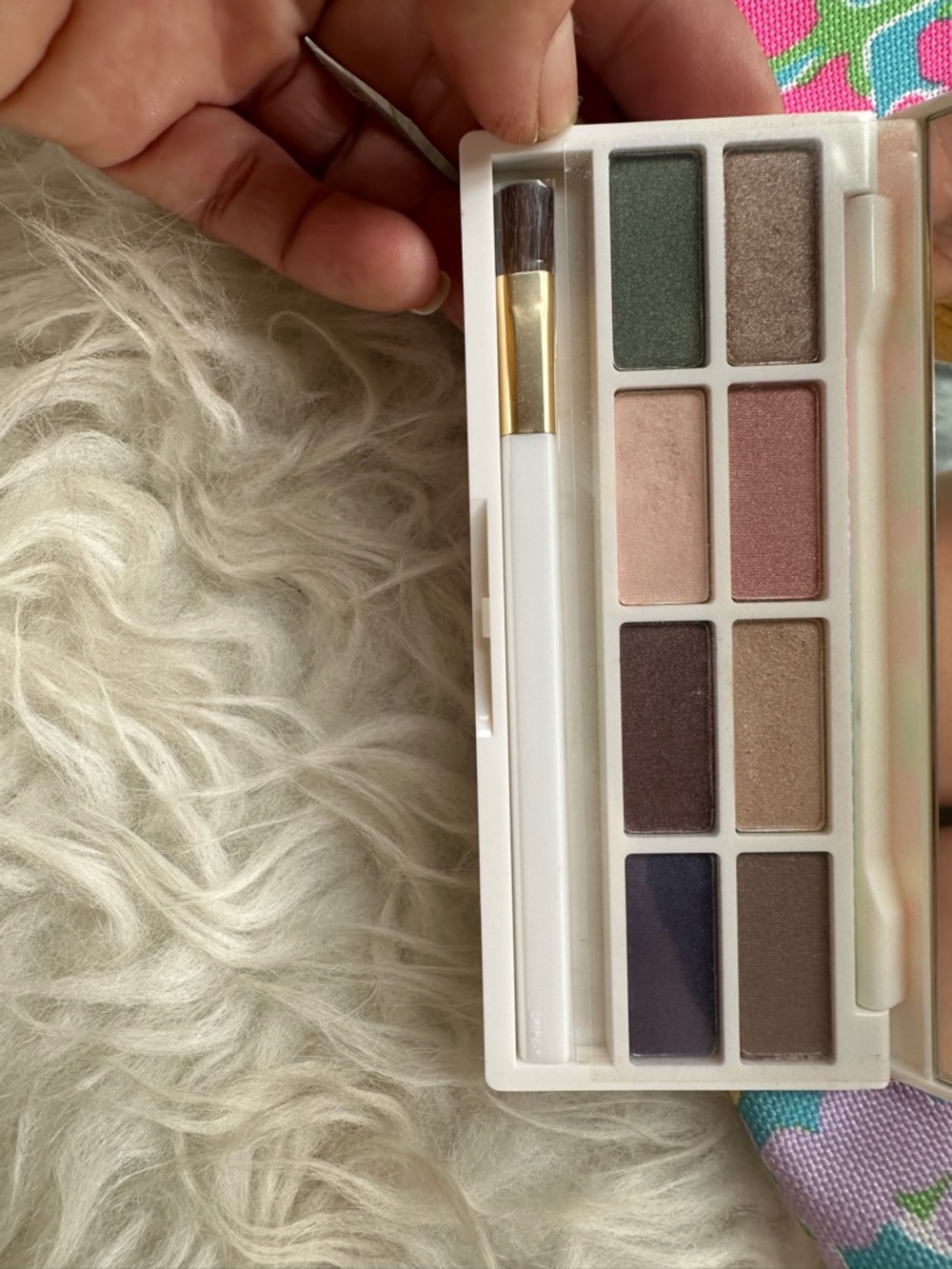 Lilly Pulitzer for Estée Lauder Floral Makeup Bag with Eyeshadow Palette - Picture 3 of 7